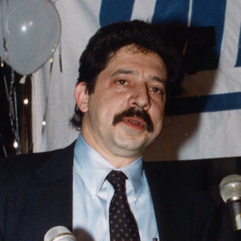 1989: Returns to politics to retake the mayorship